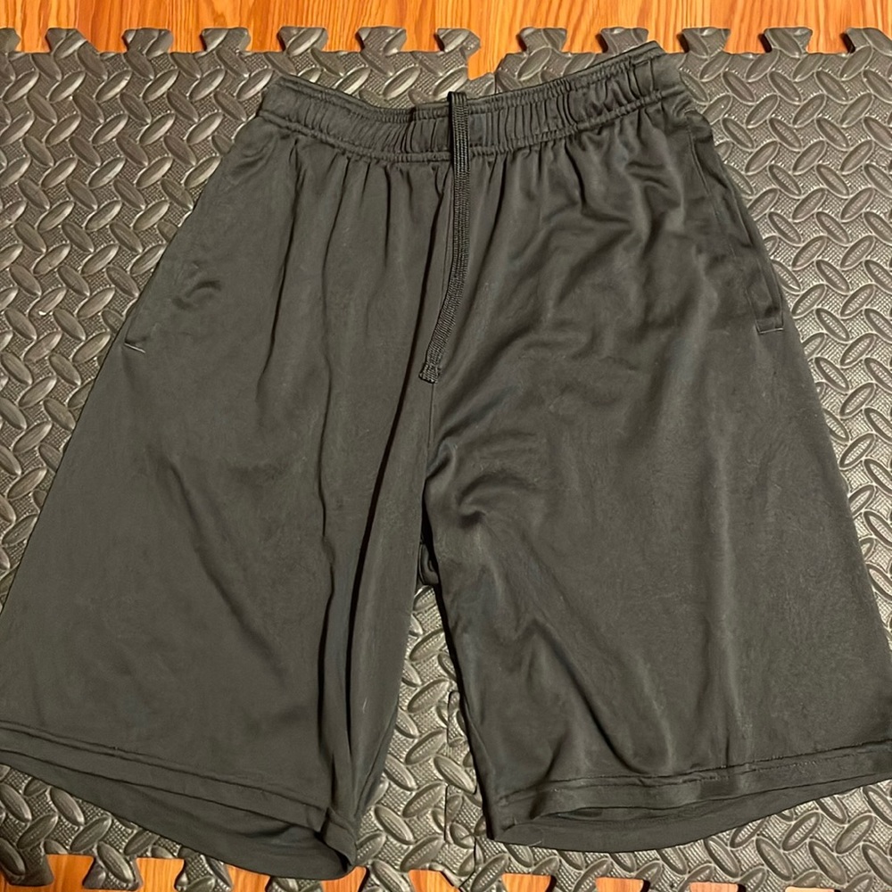 Men’s Champion active shorts